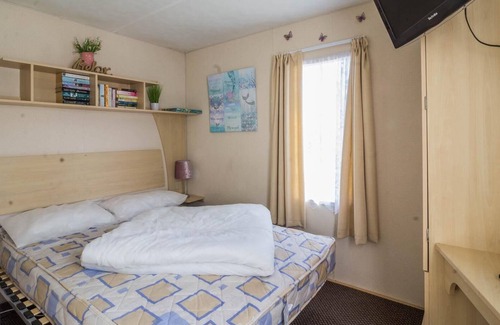 Skegness Casa | Great 8 berth caravan for hire at Southview Holiday Park in Skegness ref 33025E