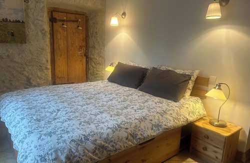 Montmin Otro | Recientemente renovado francés antiguo Stone Farmhouse