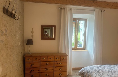 Montmin Otro | Recientemente renovado francés antiguo Stone Farmhouse
