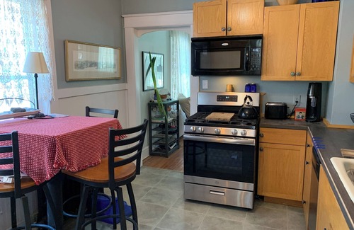 Housatonic Casa | Great Barrington/Housatonic Getaway—bring your dog!