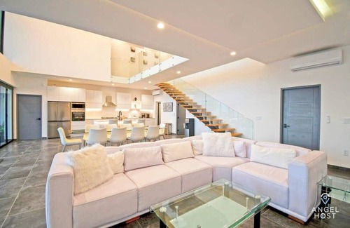 La Paz Casa | Great Bay Views, Infinity Pool, BBQ, Walk to Beach