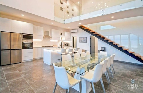 La Paz Casa | Great Bay Views, Infinity Pool, BBQ, Walk to Beach