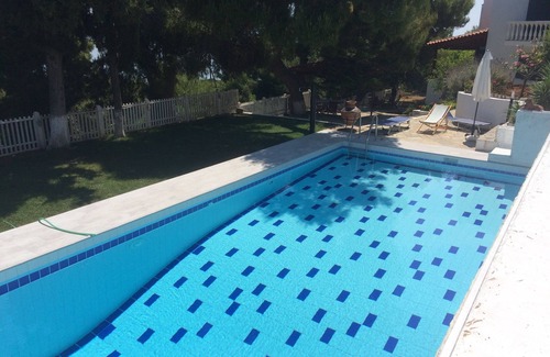 Theologos Villa | Gran villa frente al mar con piscina privada 1:30 a Atenas 10/12