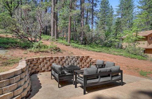 Arnold Casa | Great Cabin with AC Firepit Fireplace