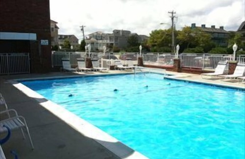 Admiral Estates Condominio | Great Condo Close to the Beach