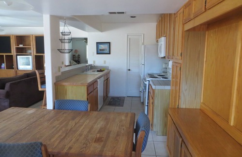 Central Mission Beach Condominio | Gran condominio en Mission Beach a solo una cuadra del océano y a unos pasos de la bahía.