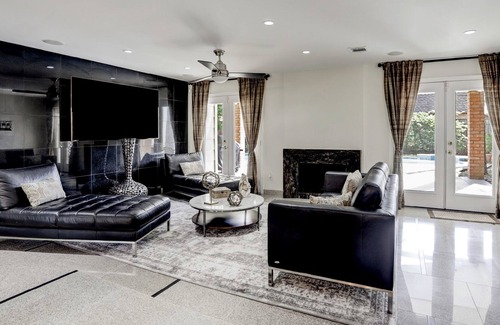 The Villages Casa | Great contemporary home 5 miles from Houston Galleria1003 Ridgeley
