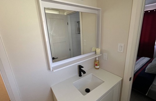 Kitchener Casa | Great cottage for Family and Friends with hot tub in Prime location