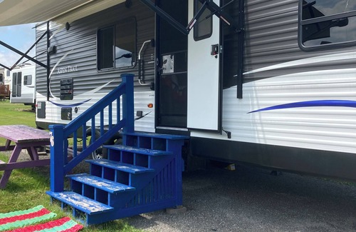 Botsford Casa | Great couples trailer and can sleep up to 6