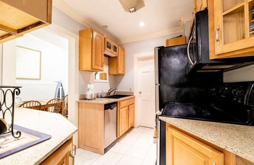 Dixon Park Condominio | Gran condominio en el centro con piscina!
