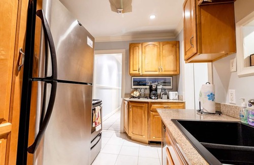 Dixon Park Condominio | Gran condominio en el centro con piscina!