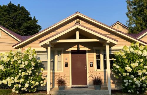 Sandpoint Casa | Great downtown Sandpoint location!