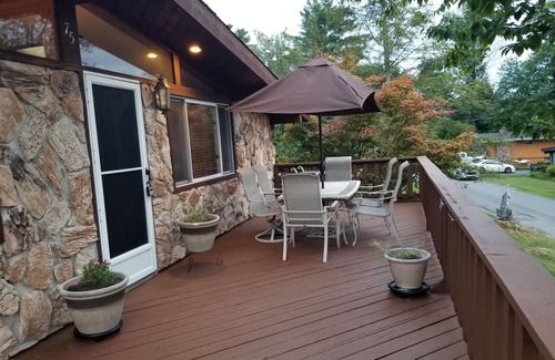 Kauneonga Lake Casa | Great Escape Country Home with Outdoor Jacuzzi