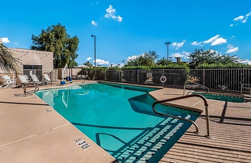 Palm Valley Hotel | Great Escape in Red Lion Inn & Suites Goodyear Phoenix! Parking, Breakfast, Pool