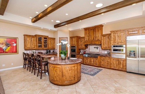 Palm Desert Casa | casa personalizada con más de 5,000 pies cuadrados de espacio habitable en un acre con piscina