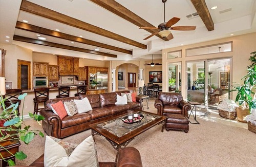 Palm Desert Casa | casa personalizada con más de 5,000 pies cuadrados de espacio habitable en un acre con piscina
