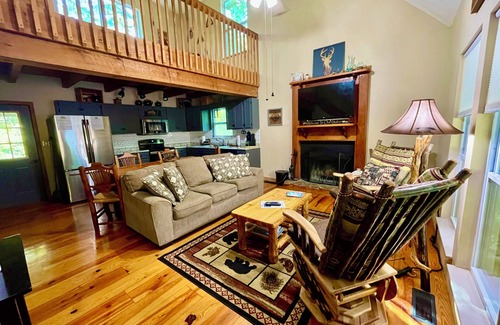 Townsend Cabina | GREAT EXPECTATIONS - 2 Bdrm/2 Bath, wood burning fireplace, secluded, Laurel Valley
