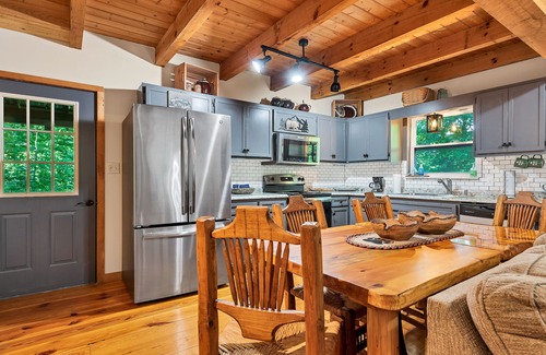 Townsend Cabina | GREAT EXPECTATIONS - 2 Bdrm/2 Bath, wood burning fireplace, secluded, Laurel Valley