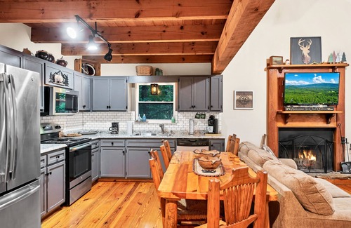Townsend Cabina | GREAT EXPECTATIONS - 2 Bdrm/2 Bath, wood burning fireplace, secluded, Laurel Valley