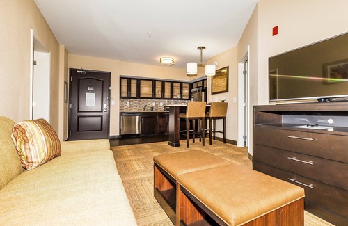 Farragut Condominio | Great for Business Travelers! Free Breakfast + 24h Business Center
