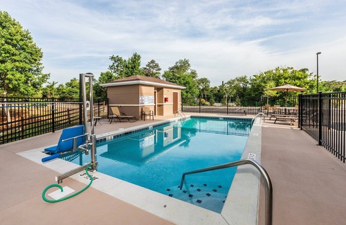 Farragut Condominio | Great for Business Travelers! Free Breakfast + 24h Business Center
