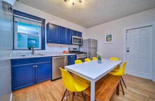 Dorchester Casa | Great for groups mins From Downtown/Fenway/BCEC freeStparking
