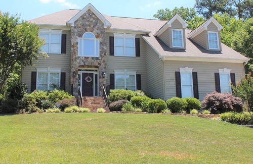 Jamestown Casa | Great for HPU weekends / Furniture Market! Beautiful and spacious 4-bedroom home