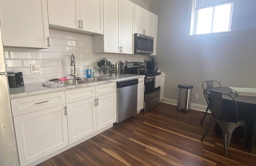 Lafayette Square Condominio | GREAT FOR LARGE GROUPS 5 Bd Condo Close to Downtown Lafayette Square