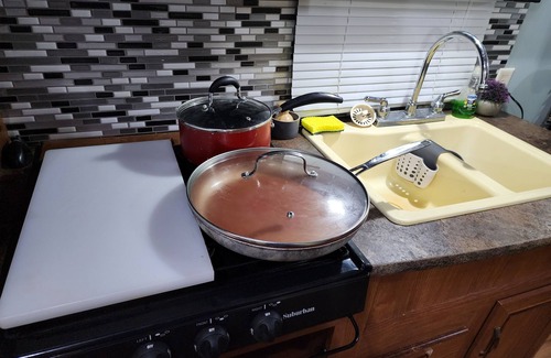 Edgebrook Casa | Great For Long Stays! Private And Cozy