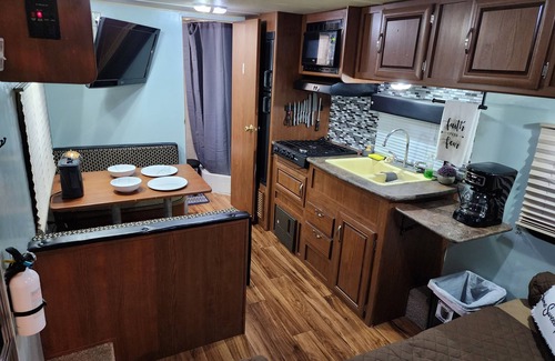 Edgebrook Casa | Great For Long Stays! Private And Cozy