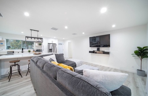 Canyon Country Casa | Great getaway close to Castaic Lake, Six Flags.