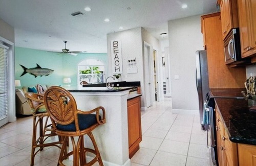 Siesta Key Condominio | Great Gulf View! Steps to the No.1 Beach in a 2,759 sqft luxury townhome