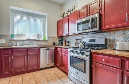 Wells Branch Casa | North Austin 3/2 Especial de Verano! Relajado, abierto, con encanto