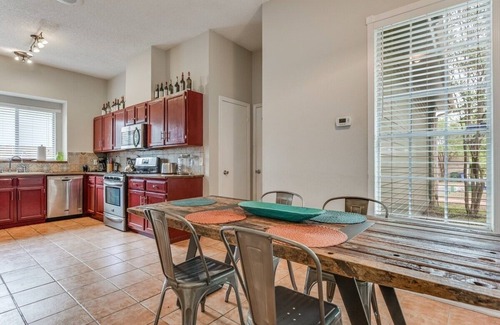 Wells Branch Casa | North Austin 3/2 Especial de Verano! Relajado, abierto, con encanto
