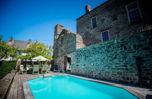 Laugharne Casa | Great House - Grand Georgian House With Outdoor Heated Pool