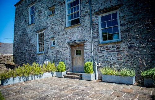 Laugharne Casa | Great House - Grand Georgian House With Outdoor Heated Pool