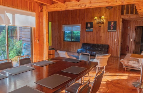 Pucon Casa | Gran casa en Pucón con excelente ubicación: Jacuzzi y 6 habitaciones y 3 baños