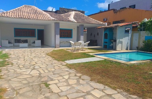 Jardim America Casa | Gran casa con piscina a 500m del mar.