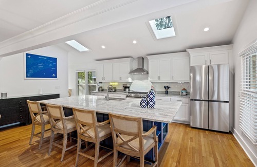 Isle of Palms Casa | Great IOP Palm Blvd home! Pet friendly, golf carts, steps to beach!