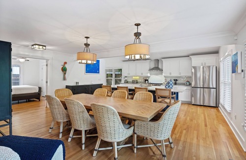 Isle of Palms Casa | Great IOP Palm Blvd home! Pet friendly, golf carts, steps to beach!