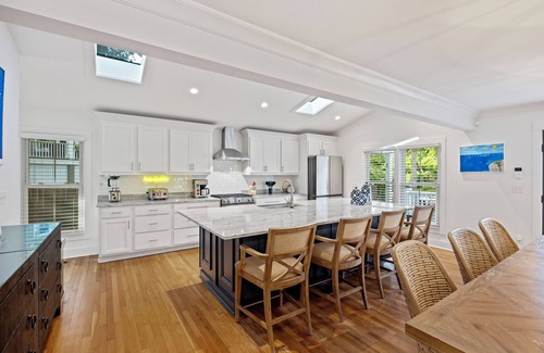 Isle of Palms Casa | Great IOP Palm Blvd home! Pet friendly, golf carts, steps to beach!