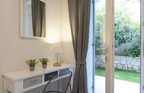 Albisano Apartamento | GRAN VISTA AL LAGO - JARDÍN PRIVADO - JACUZZI