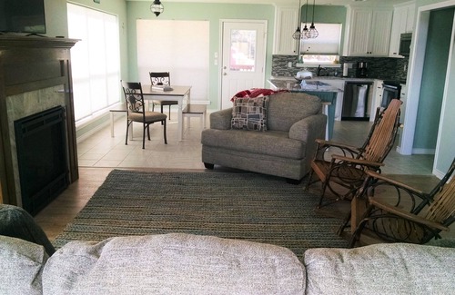 Kingston Casa | Gran vista al lago cerca del lago-Sleeps 12 con WiFi y plato