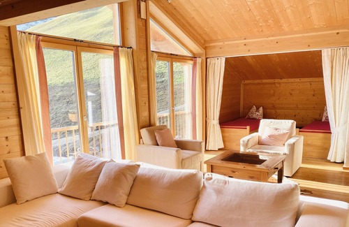 Lech am Arlberg Casa | Great large apartment right on the ski slope