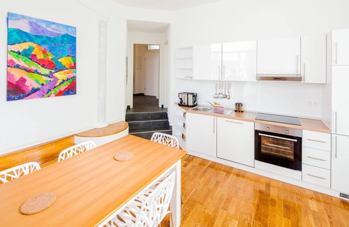 Innenstadt Apartamento | Gran apartamento grande y flexible de 7 habitaciones / 19 camas / 4 baños