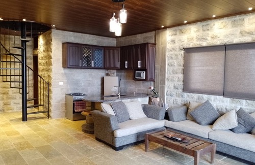 Duhur ash Shuwayr Apartamento | Great views specially at sunset alot of trees Surrounding it