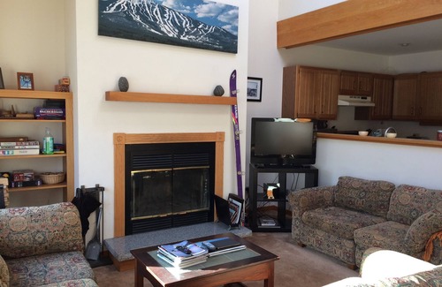 Carrabassett Valley Condominio | Excelente ubicación - 3 bd, 2 baños condominio, cerca de senderos y pueblo