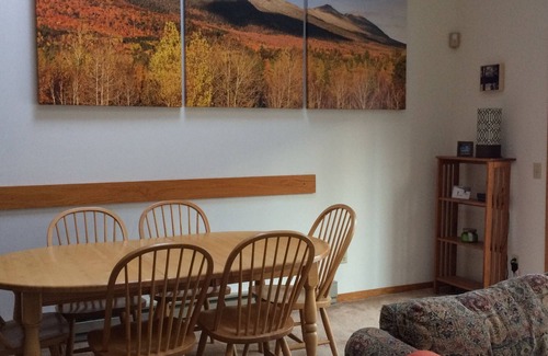 Carrabassett Valley Condominio | Excelente ubicación - 3 bd, 2 baños condominio, cerca de senderos y pueblo