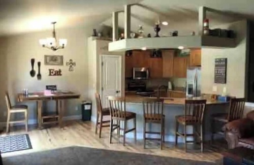 Piedmont Casa | Great location and house with open floor plan