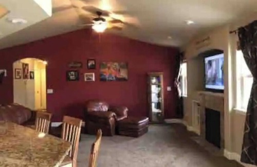 Piedmont Casa | Great location and house with open floor plan